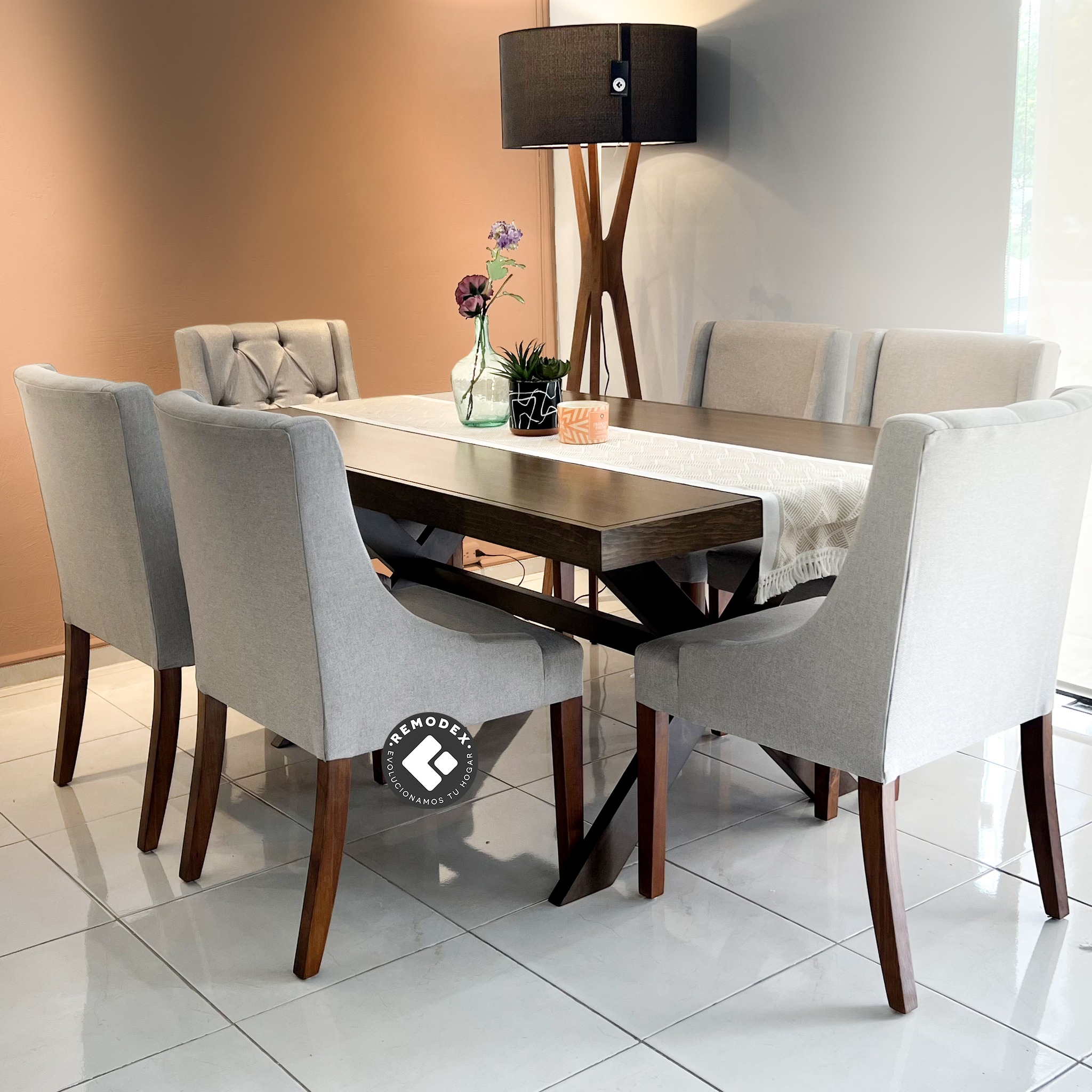 COMEDOR 6P CRUZ/FLOR CAPITON/FLOR LISO